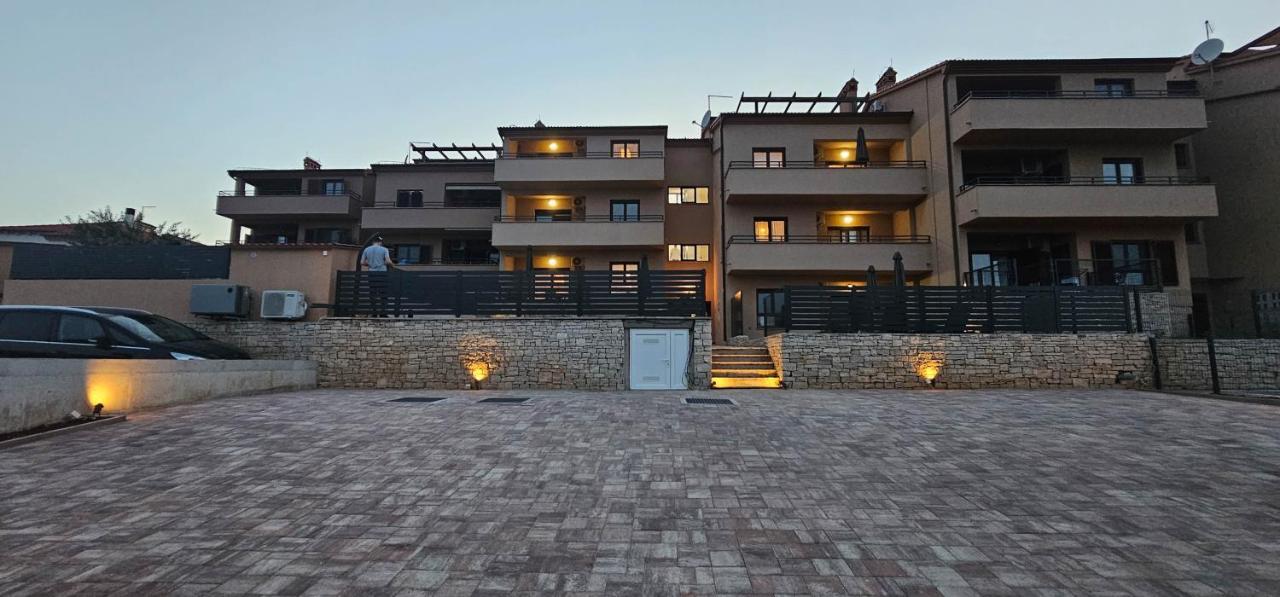 Apartment Bluemare B3 With Shared Pool Ližnjan Exterior foto