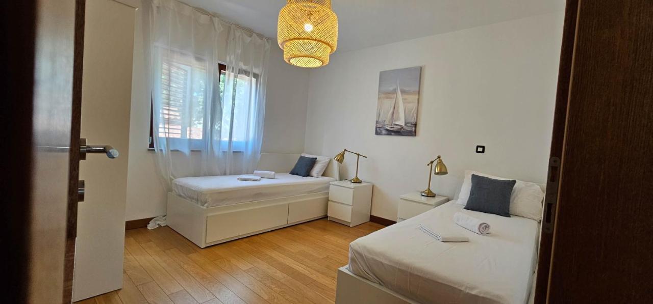 Apartment Bluemare B3 With Shared Pool Ližnjan Exterior foto