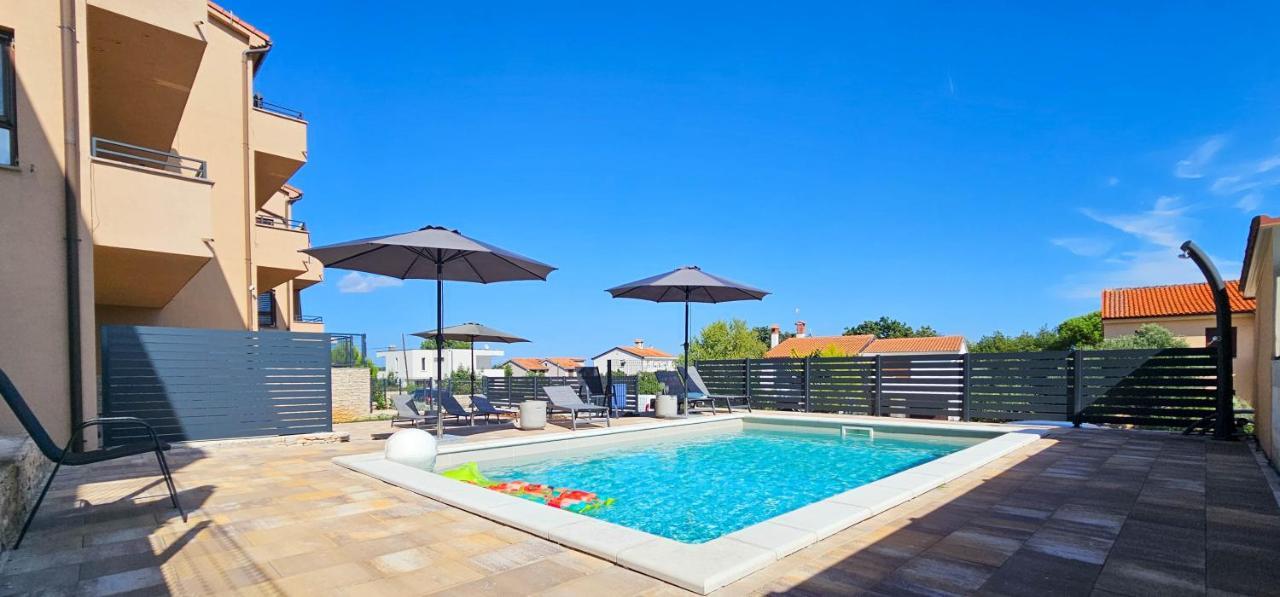 Apartment Bluemare B3 With Shared Pool Ližnjan Exterior foto