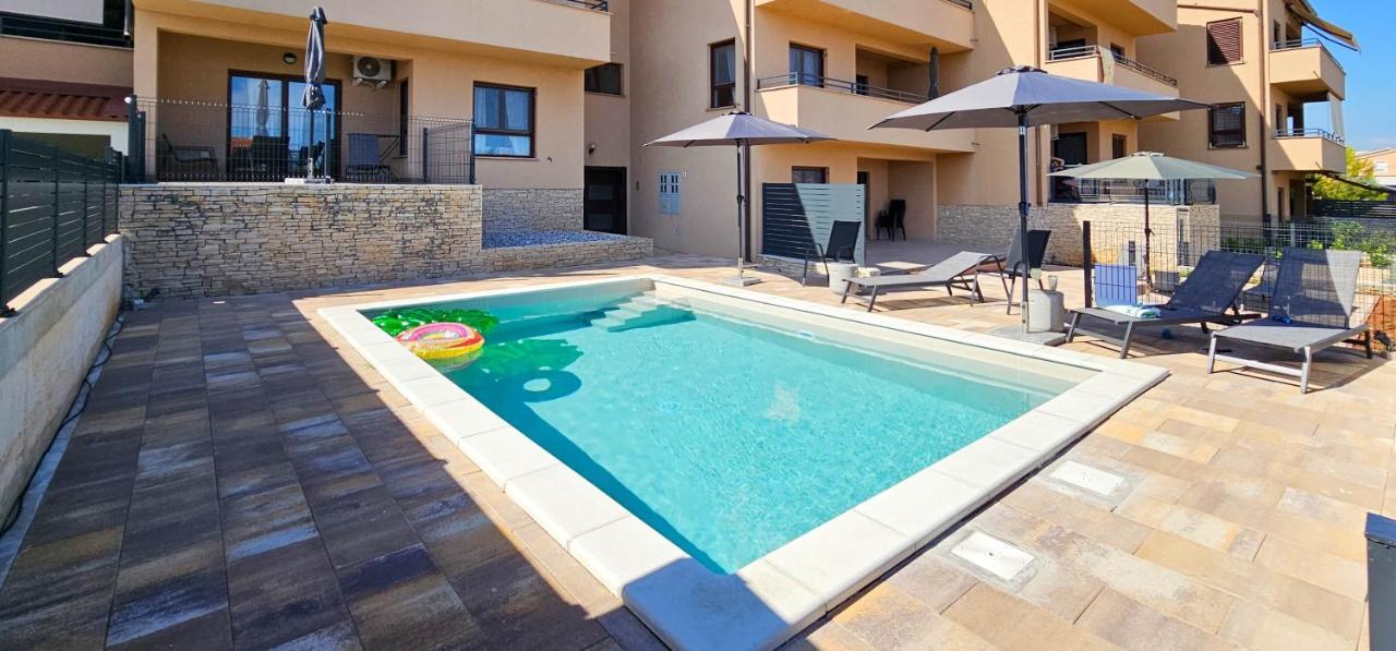 Apartment Bluemare B3 With Shared Pool Ližnjan Exterior foto