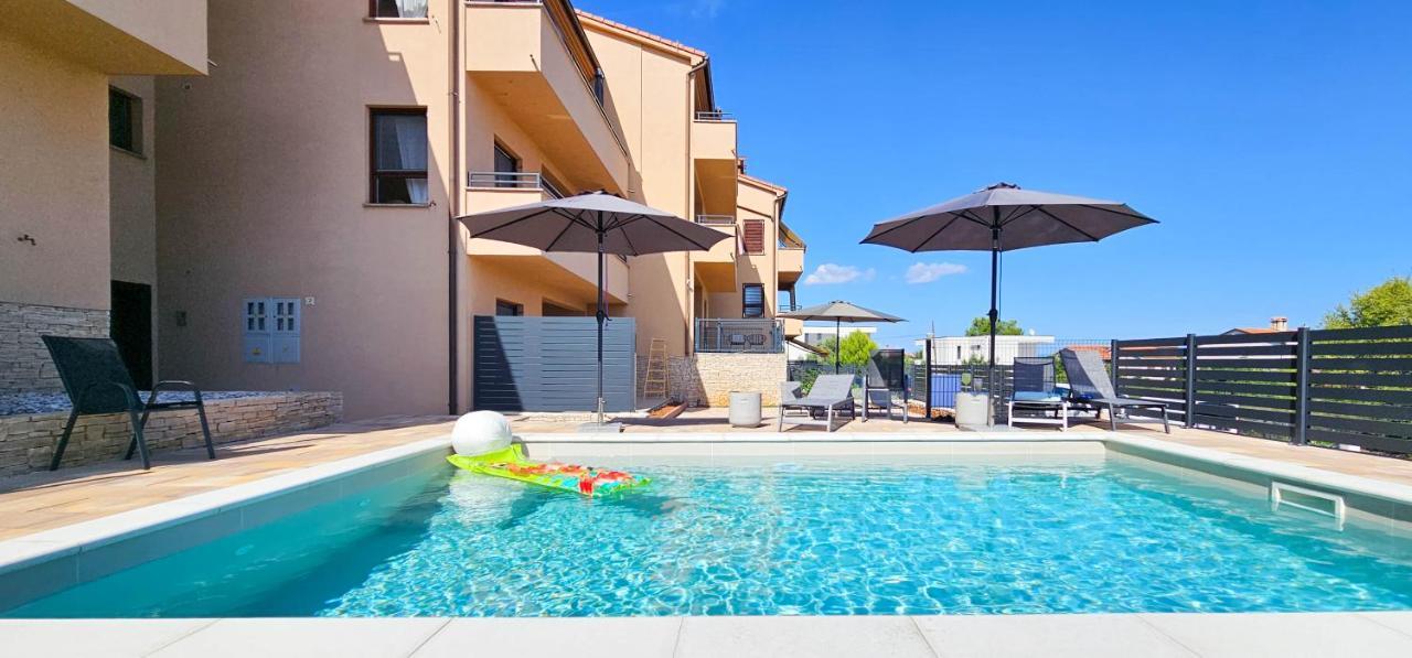 Apartment Bluemare B3 With Shared Pool Ližnjan Exterior foto