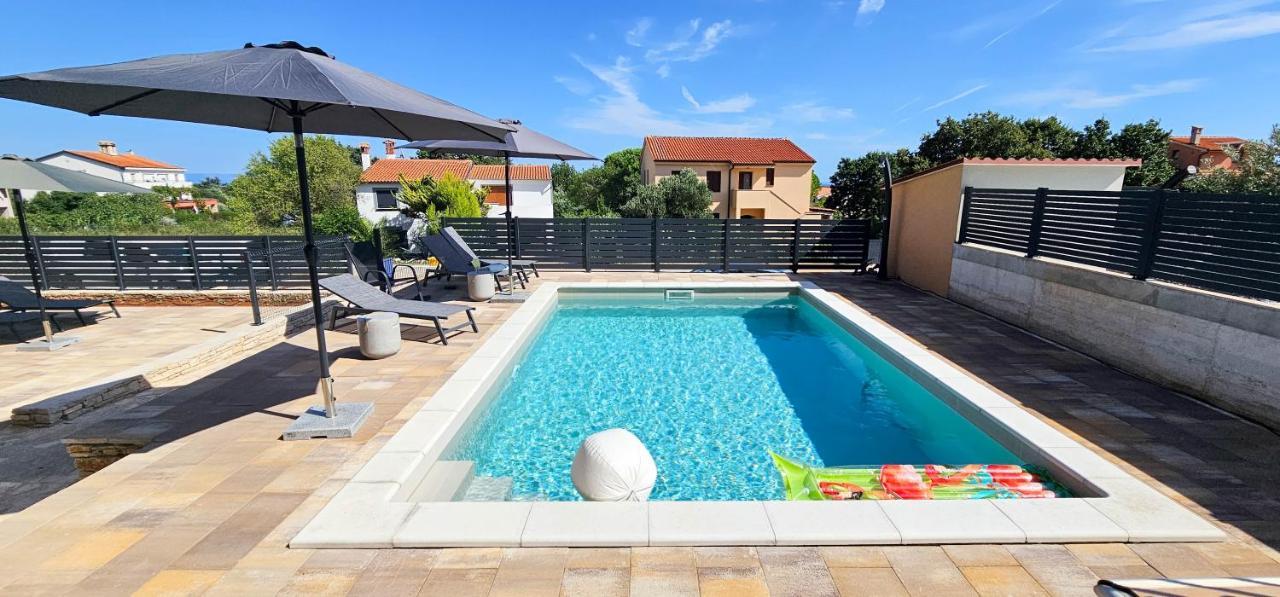 Apartment Bluemare B3 With Shared Pool Ližnjan Exterior foto